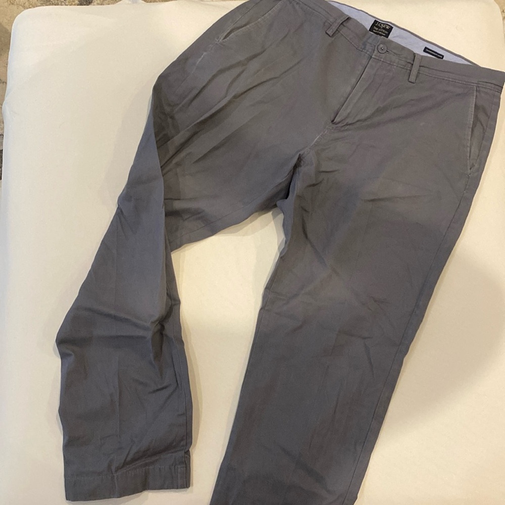 J Crew men’s 34x30 grey chino The Sutton Sunmerweight Chino